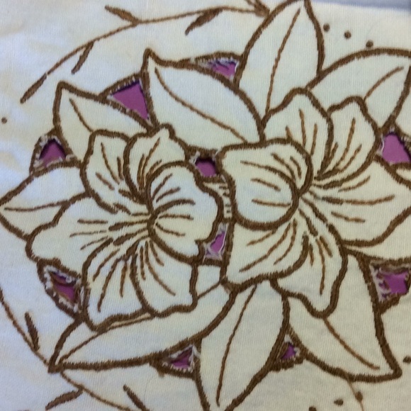 FINAL SALE PRICE 2 Vintage Table Runners + Sm. Spring Pillow - Picture 5 of 11